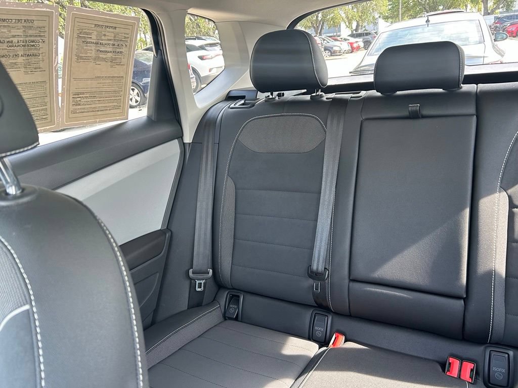 Certified 2023 Volkswagen Taos SE w/ Panoramic Sunroof Package FWD image 14