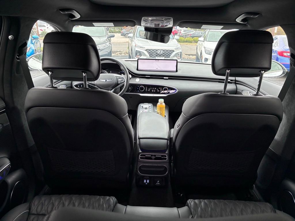 Used 2025 Genesis GV70 3.5T Sport w/ Sport Advanced Package AWD/4WD image 15