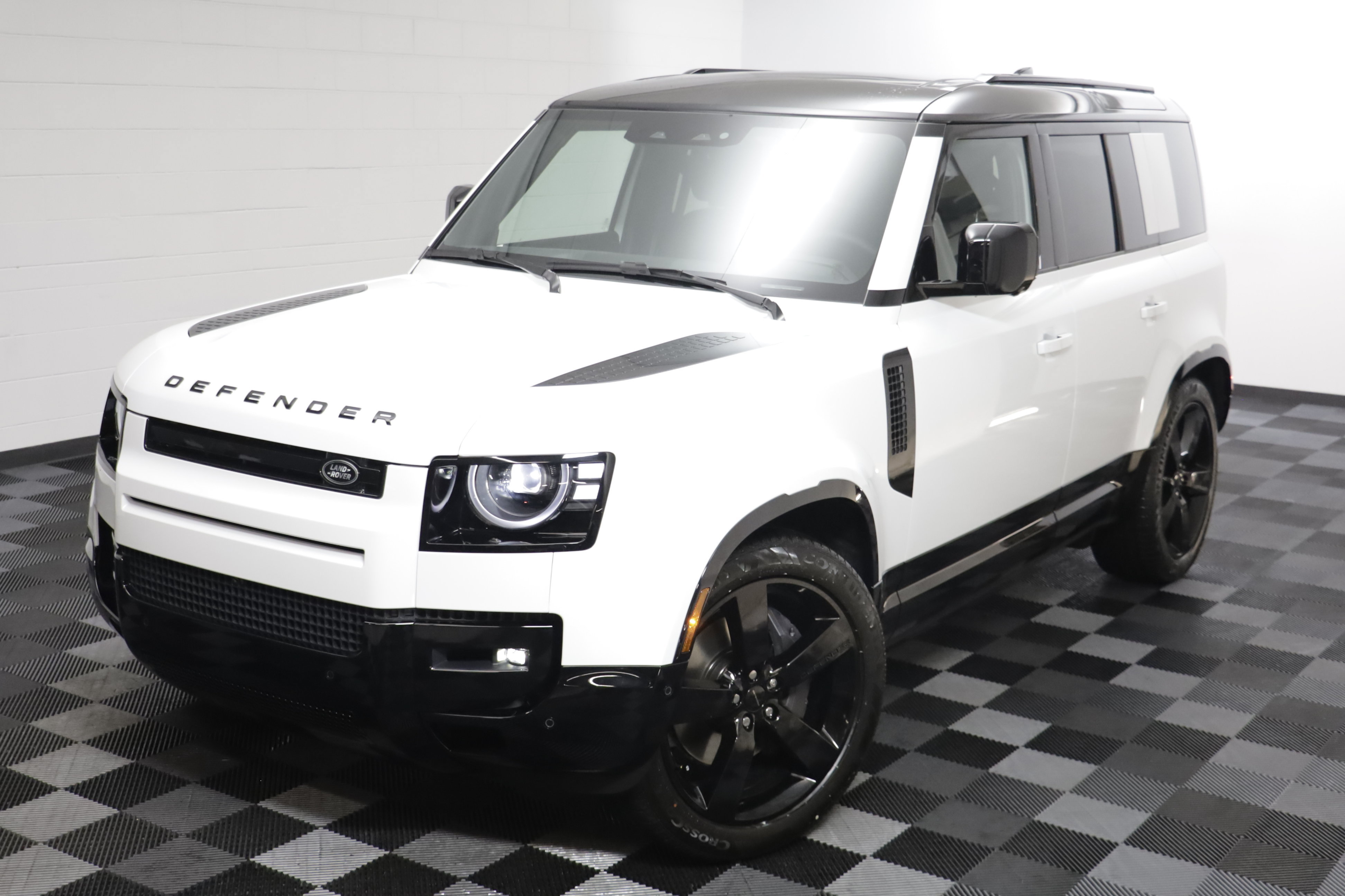New 2026 Land Rover Defender 110 X-Dynamic SE AWD/4WD image 2