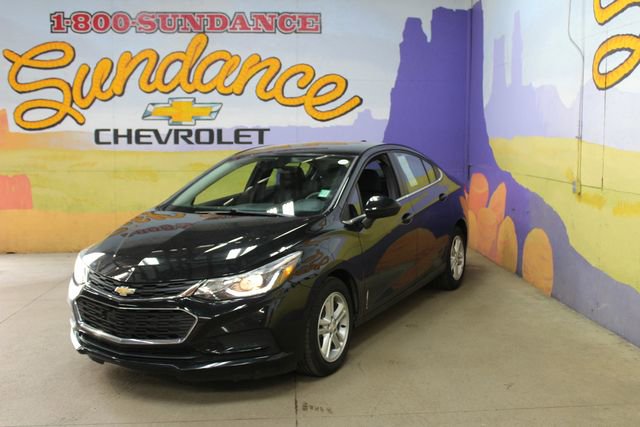 Used 2017 Chevrolet Cruze LT FWD image 2