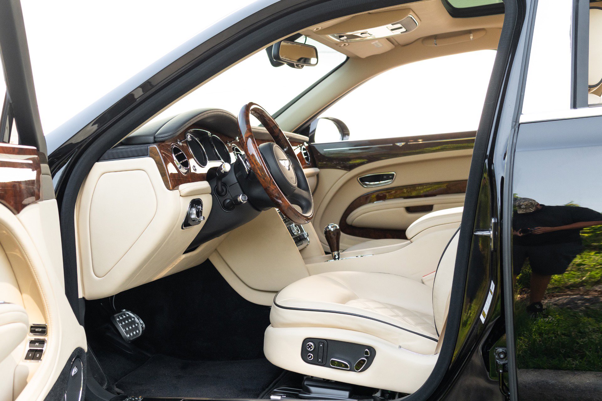 Used 2014 Bentley Mulsanne RWD image 70