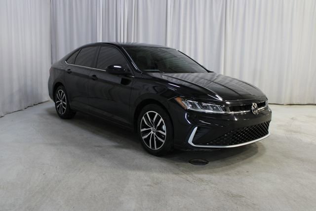 Used 2025 Volkswagen Jetta SE w/ Sunroof Package image 25