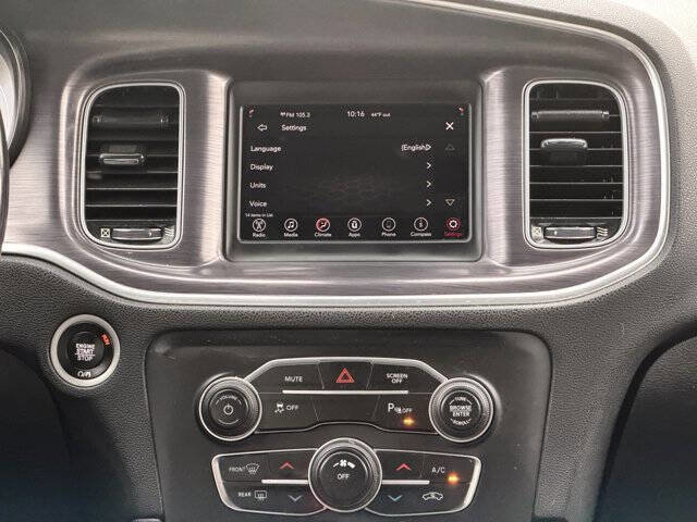 Used 2018 Dodge Charger SXT image 16
