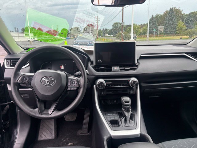 Used 2025 Toyota RAV4 XLE AWD/4WD image 12