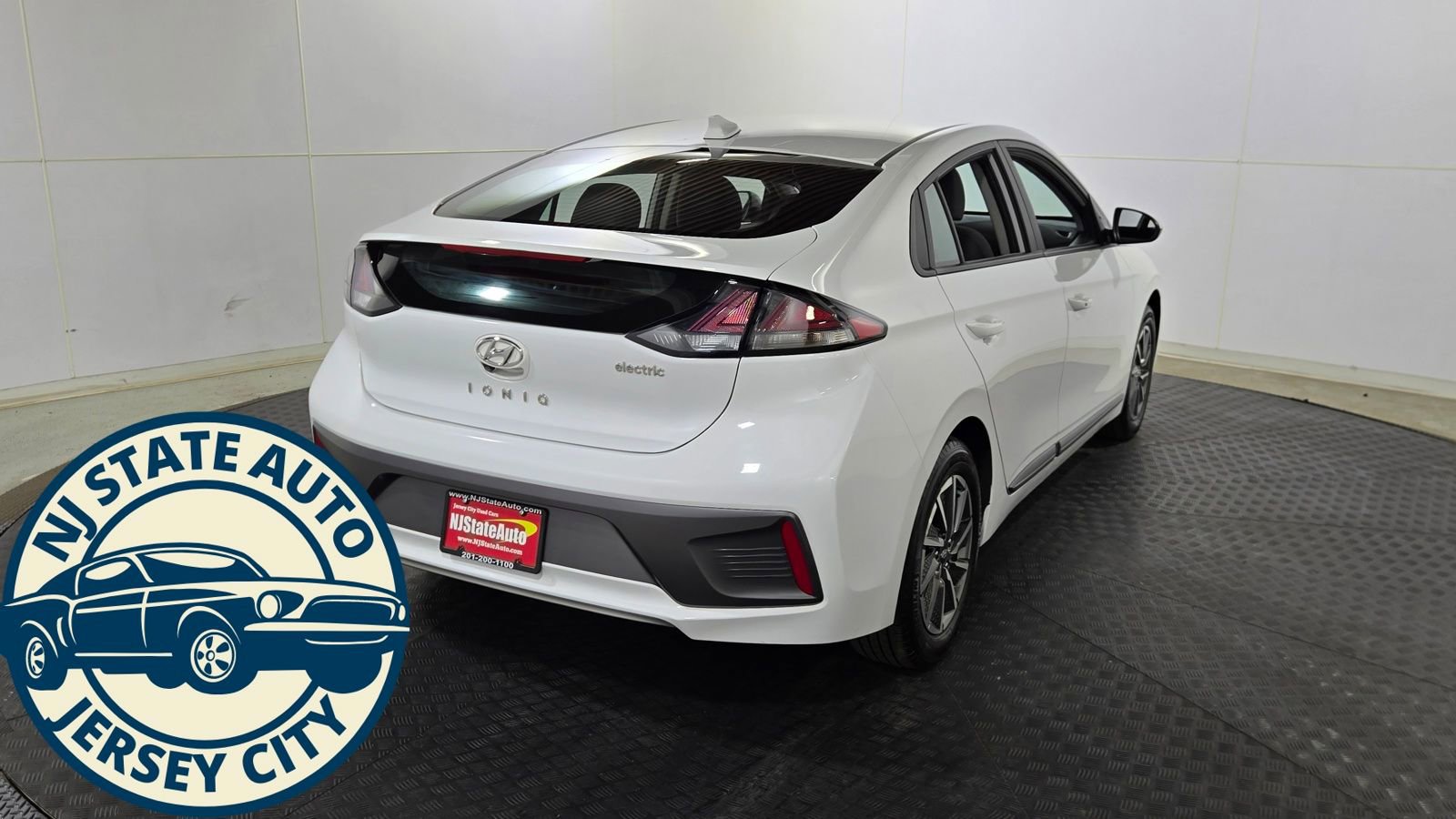 Used 2021 Hyundai Ioniq SE FWD image 7