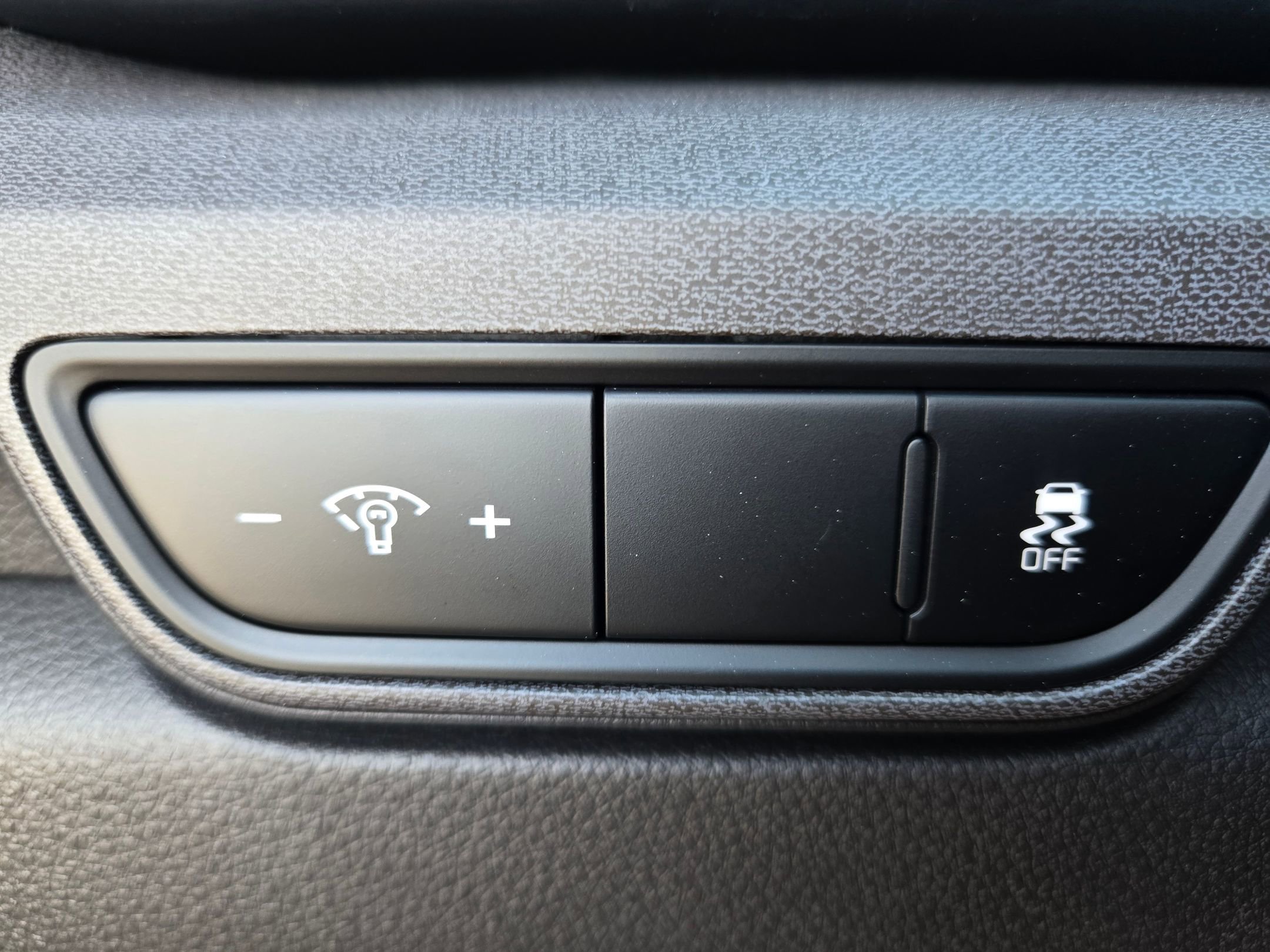 New 2026 Kia Carnival EX FWD image 24