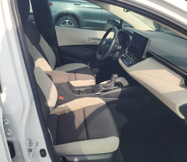 Used 2024 Toyota Corolla LE FWD image 3