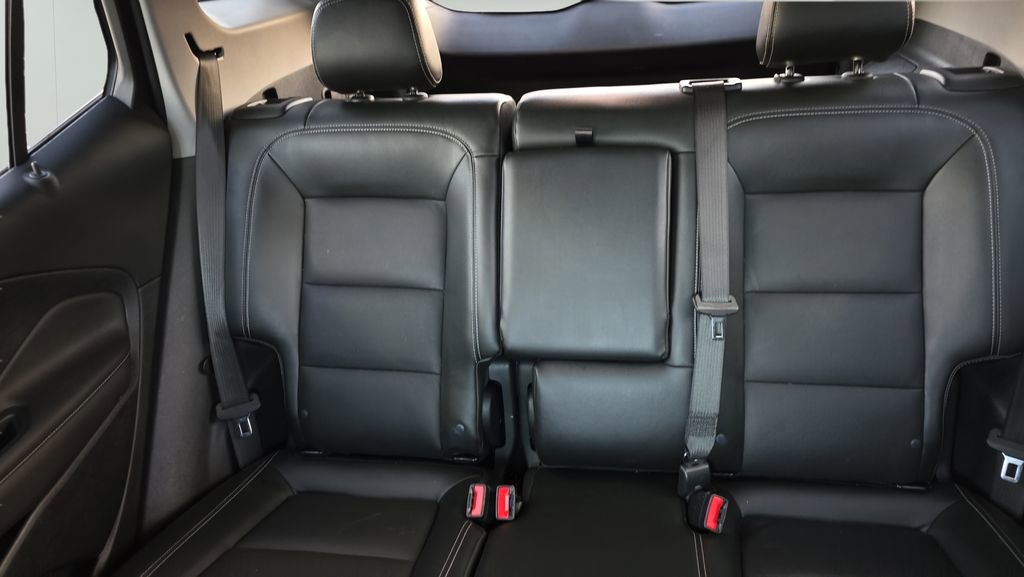 Used 2022 GMC Terrain SLT image 13