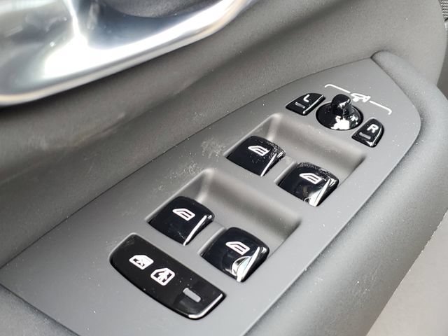 New 2026 Volvo XC90 B6 Plus w/ Protection Package Premier AWD/4WD image 24