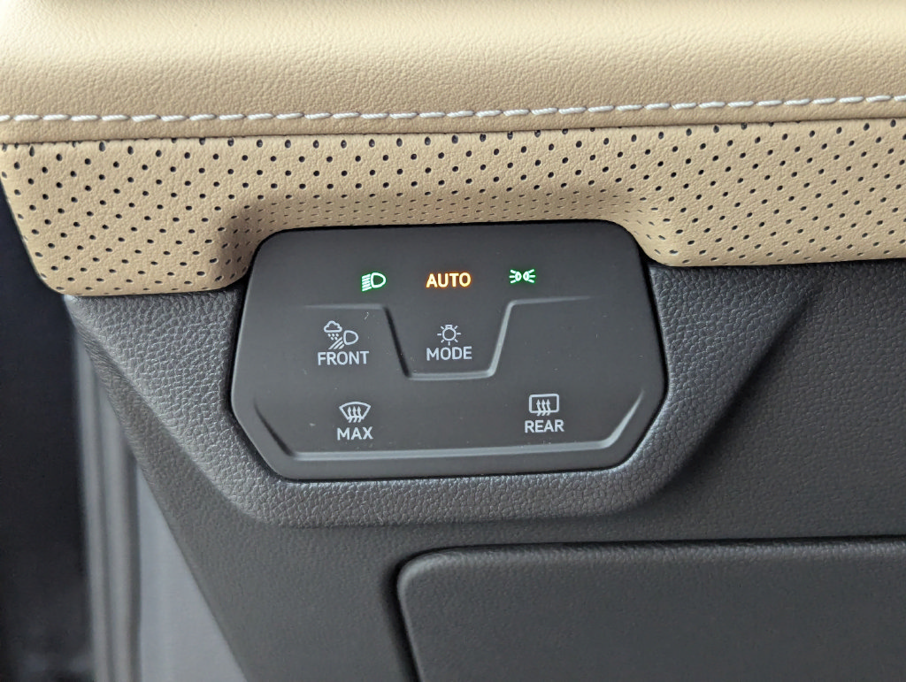 Certified 2025 Volkswagen Atlas Cross Sport SE FWD image 27