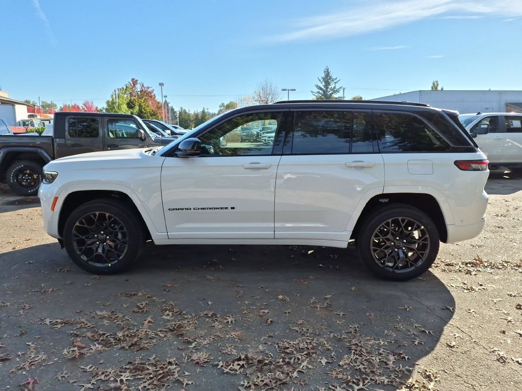 New 2027 Jeep Grand Cherokee Summit AWD/4WD image 4