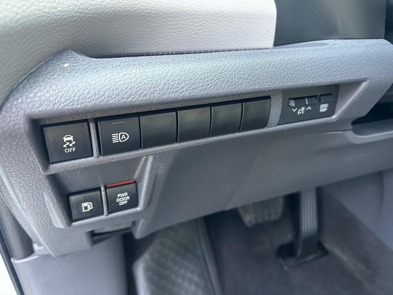 Used 2023 Toyota Sienna XLE AWD/4WD image 10