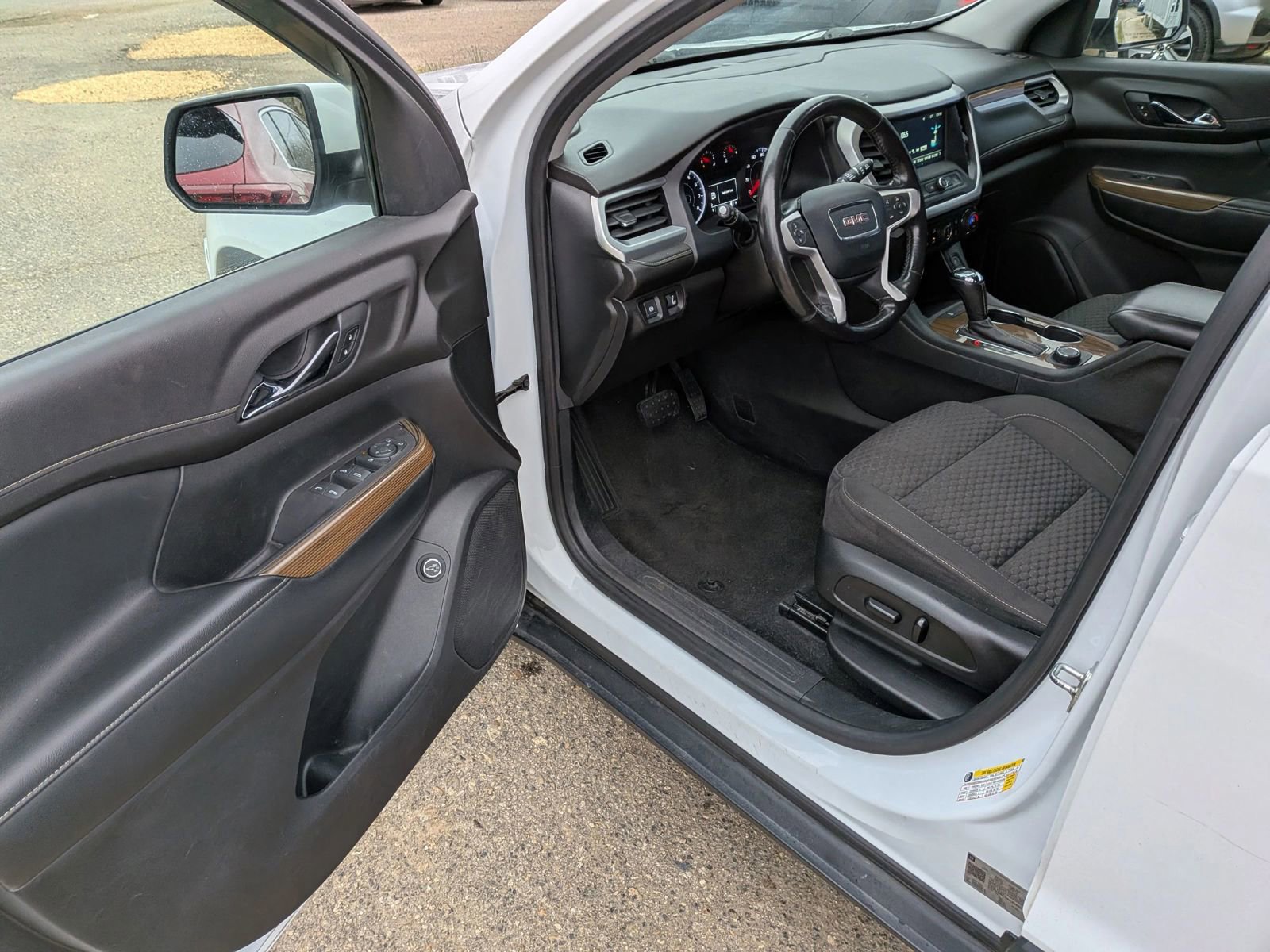 Used 2019 GMC Acadia SLE image 21