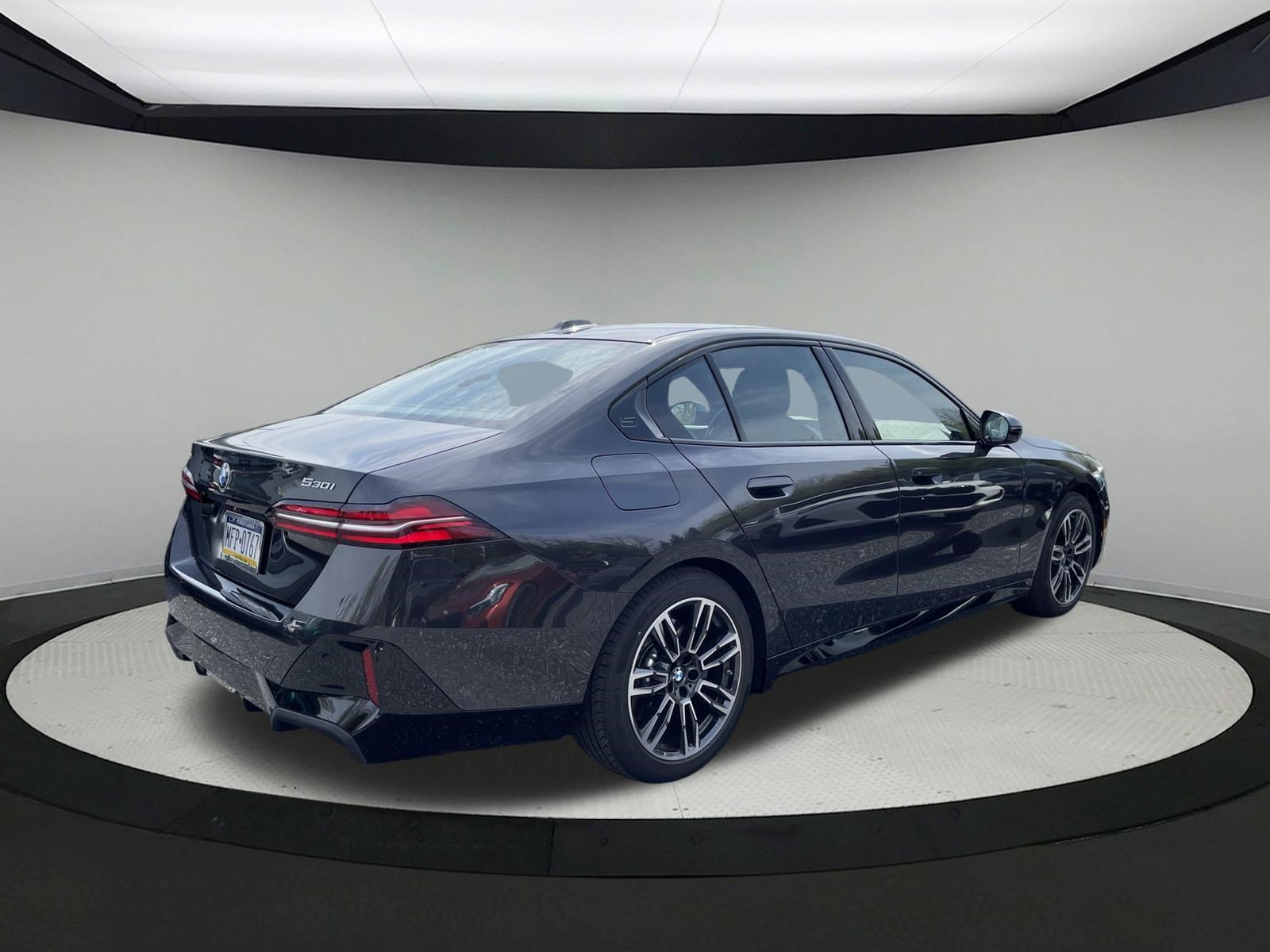 Certified 2026 BMW 530i xDrive w/ M Sport Package AWD/4WD image 5