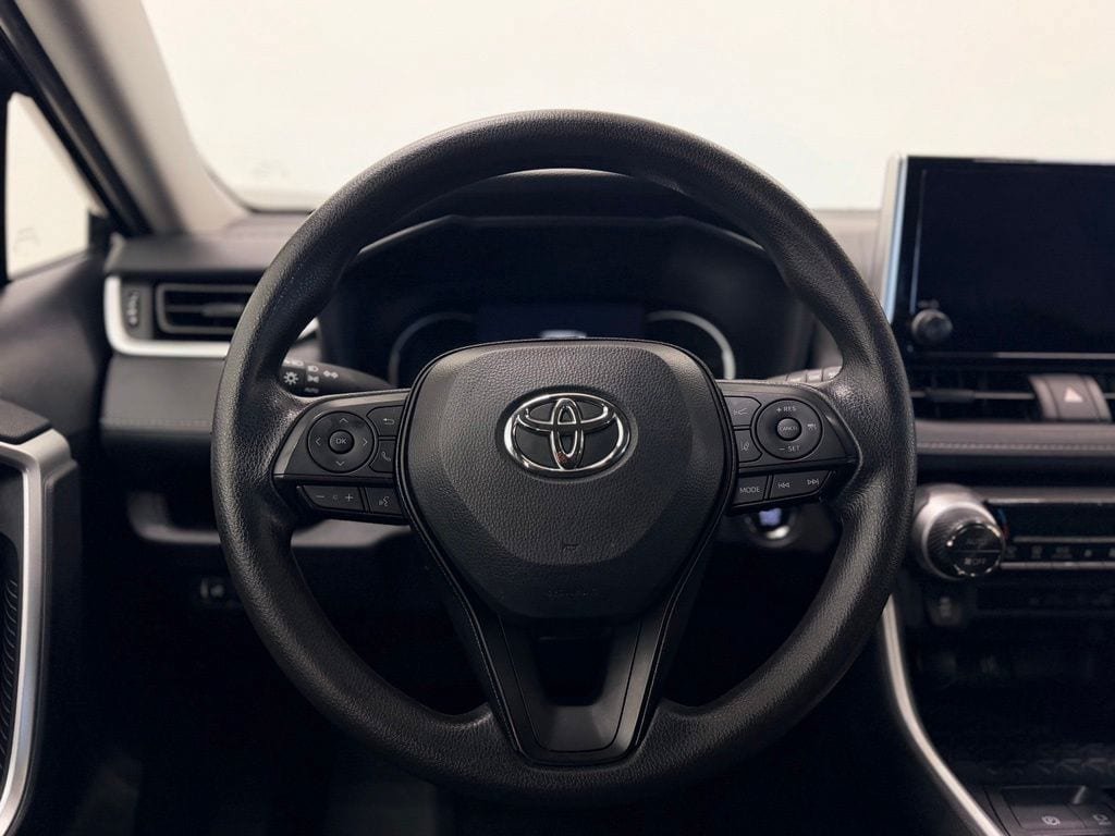 Used 2025 Toyota RAV4 XLE FWD image 15