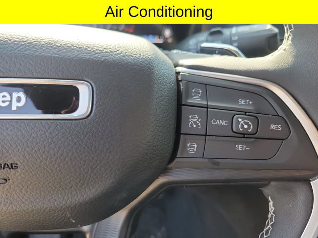 Used 2024 Jeep Grand Cherokee Altitude AWD/4WD image 12