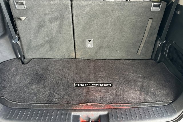 Used 2020 Toyota Highlander LE AWD/4WD image 19