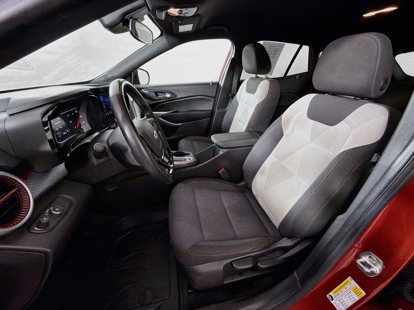 Used 2024 Chevrolet Trax RS w/ Driver Confidence Package FWD image 2