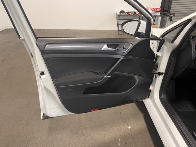 Used 2019 Volkswagen e-Golf SE w/ Driver Assistance Package image 24