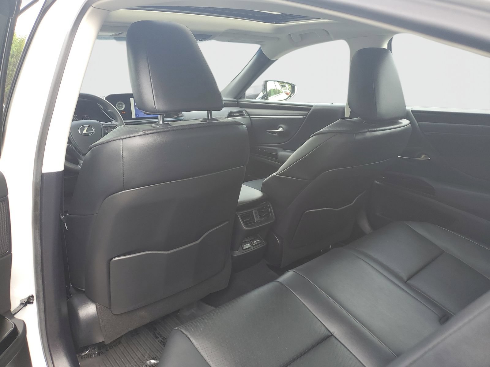 Used 2025 Lexus ES 300h w/ Premium Package FWD image 14
