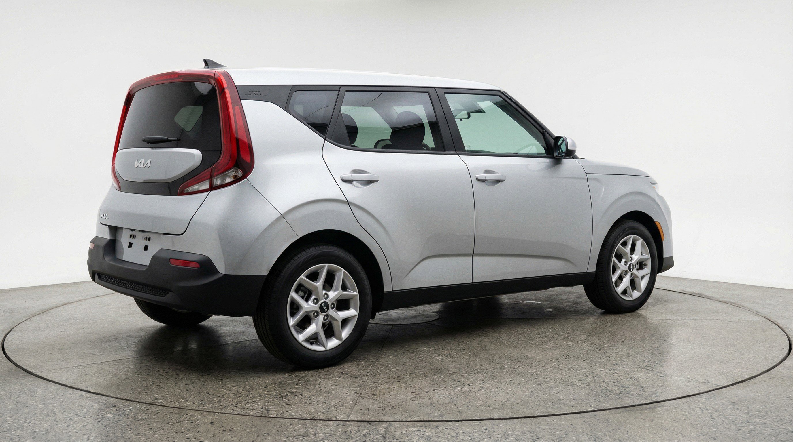 Used 2025 Kia Soul LX w/ LX Technology Package FWD image 9