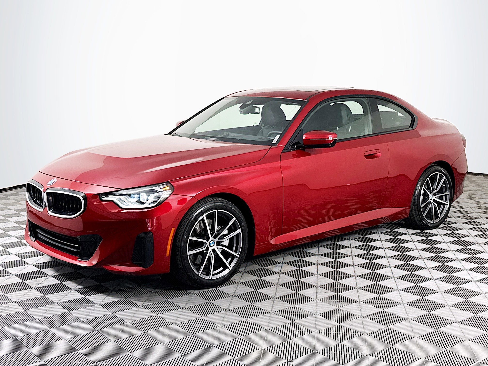 Used 2025 BMW 230i Coupe w/ Premium Package image 4