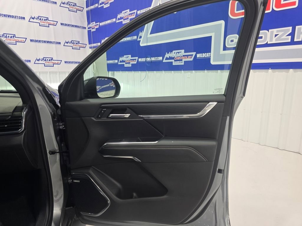 Used 2025 GMC Acadia Elevation image 29