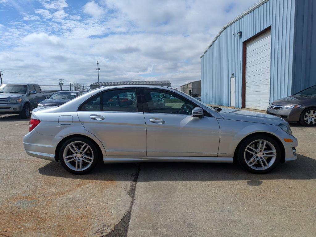 Used 2014 Mercedes-Benz C 300 4MATIC Sedan image 4
