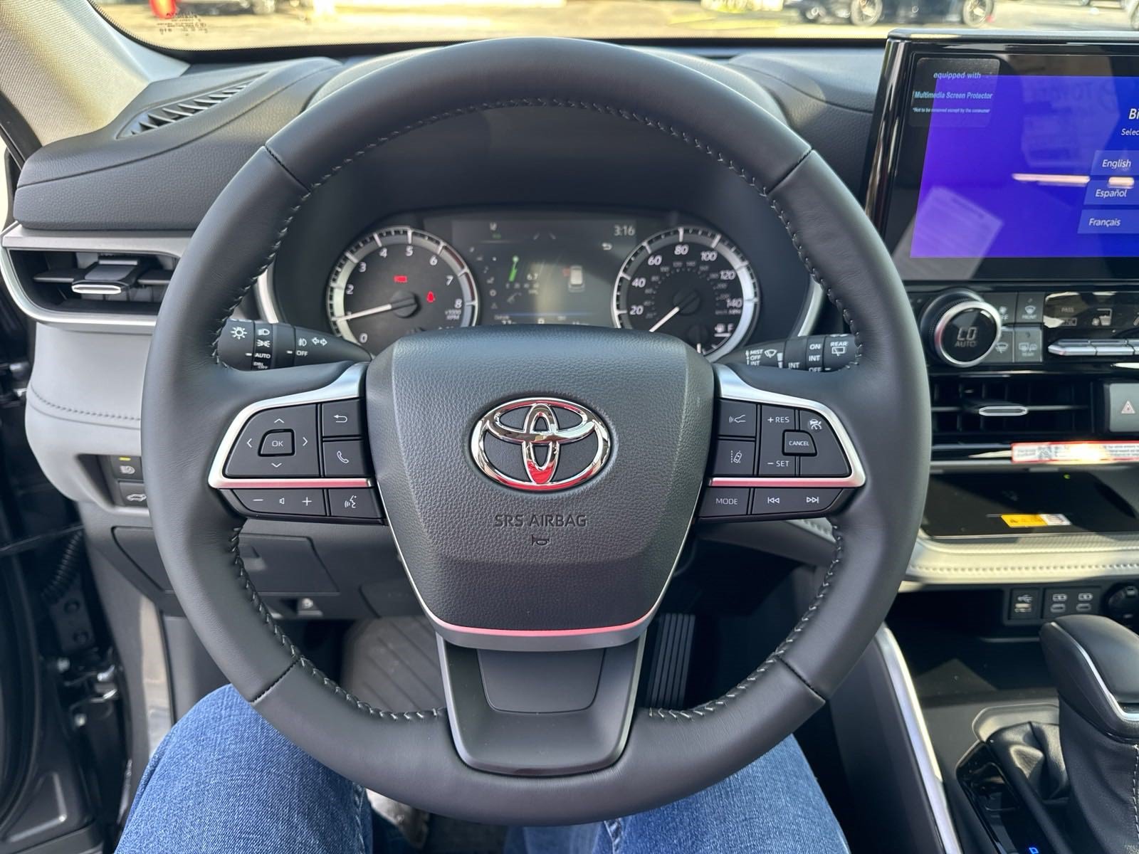 New 2025 Toyota Highlander XLE FWD image 17
