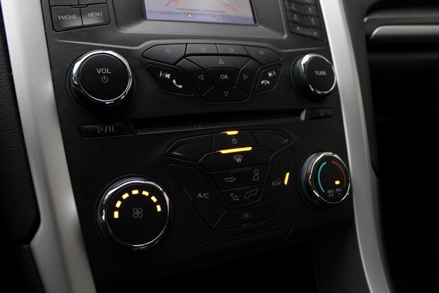 Used 2016 Ford Fusion SE image 5