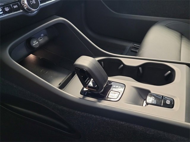 Certified 2026 Volvo XC40 B5 Core w/ Climate Package image 23