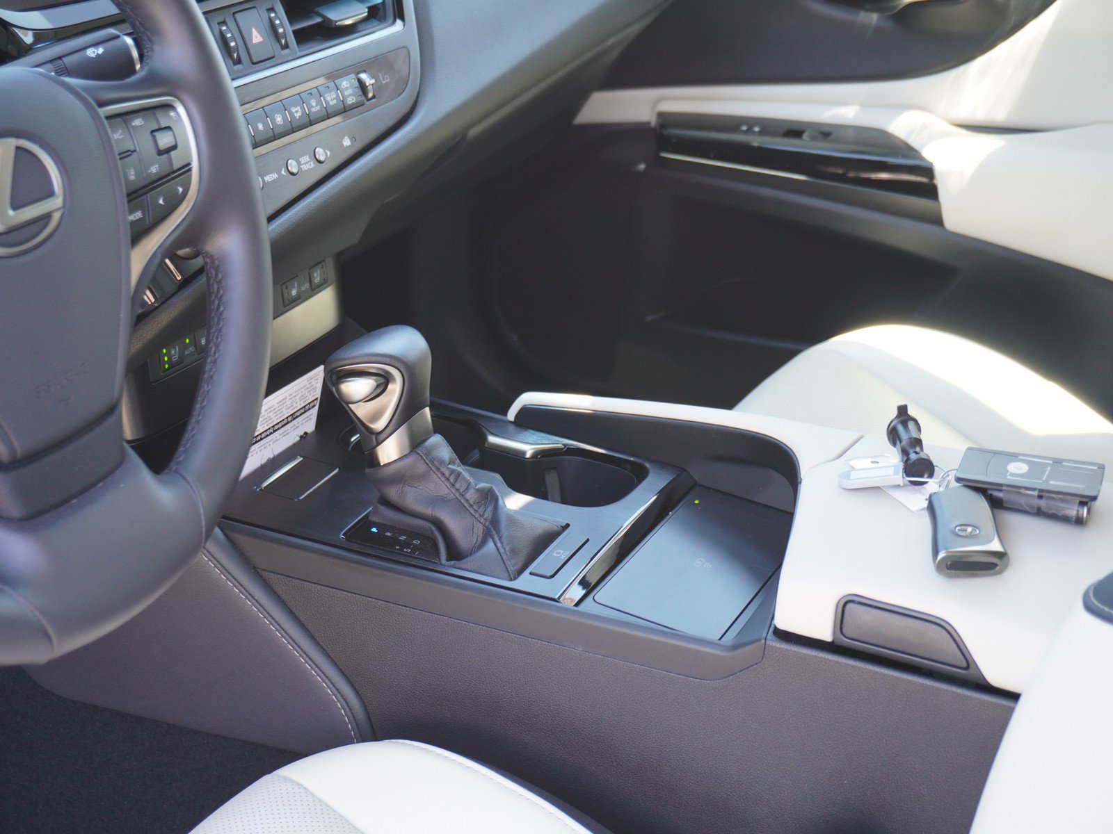 Used 2024 Lexus ES 350 w/ Premium Package FWD image 20