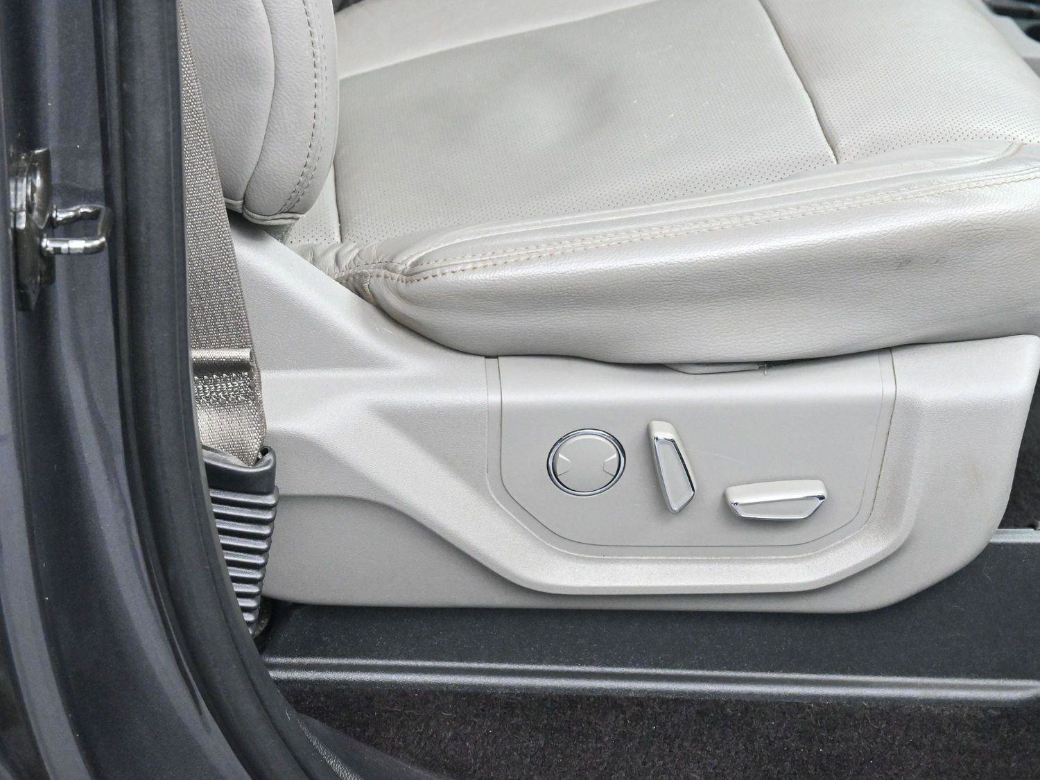 Used 2016 Ford F150 Lariat w/ Trailer Tow Package image 28