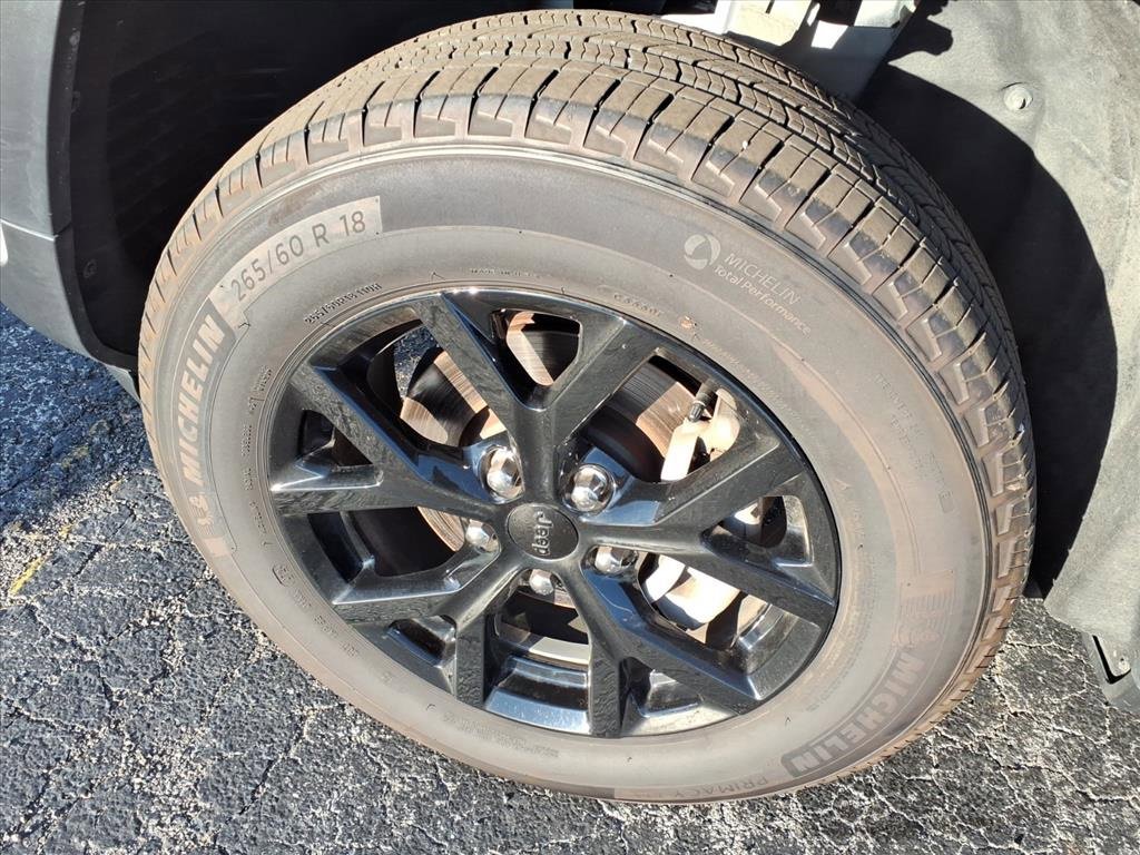 Certified 2024 Jeep Grand Cherokee Altitude image 5