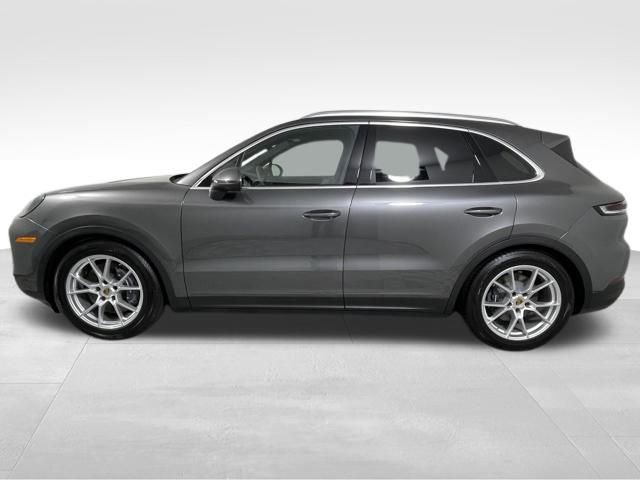 Used 2025 Porsche Cayenne image 2