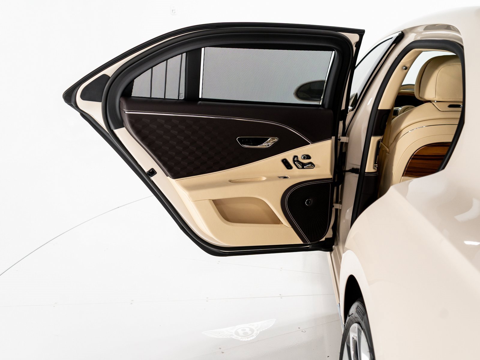 New 2025 Bentley Flying Spur Plug-In Hybrid image 42