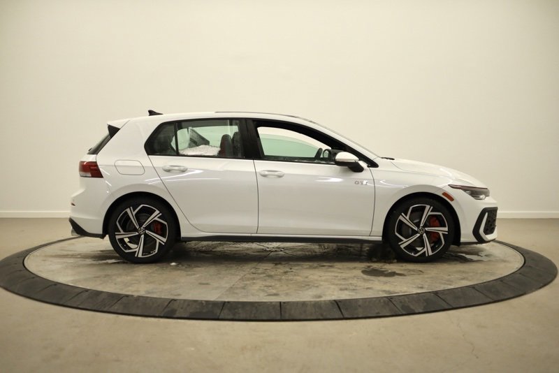 New 2026 Volkswagen GTI SE image 2