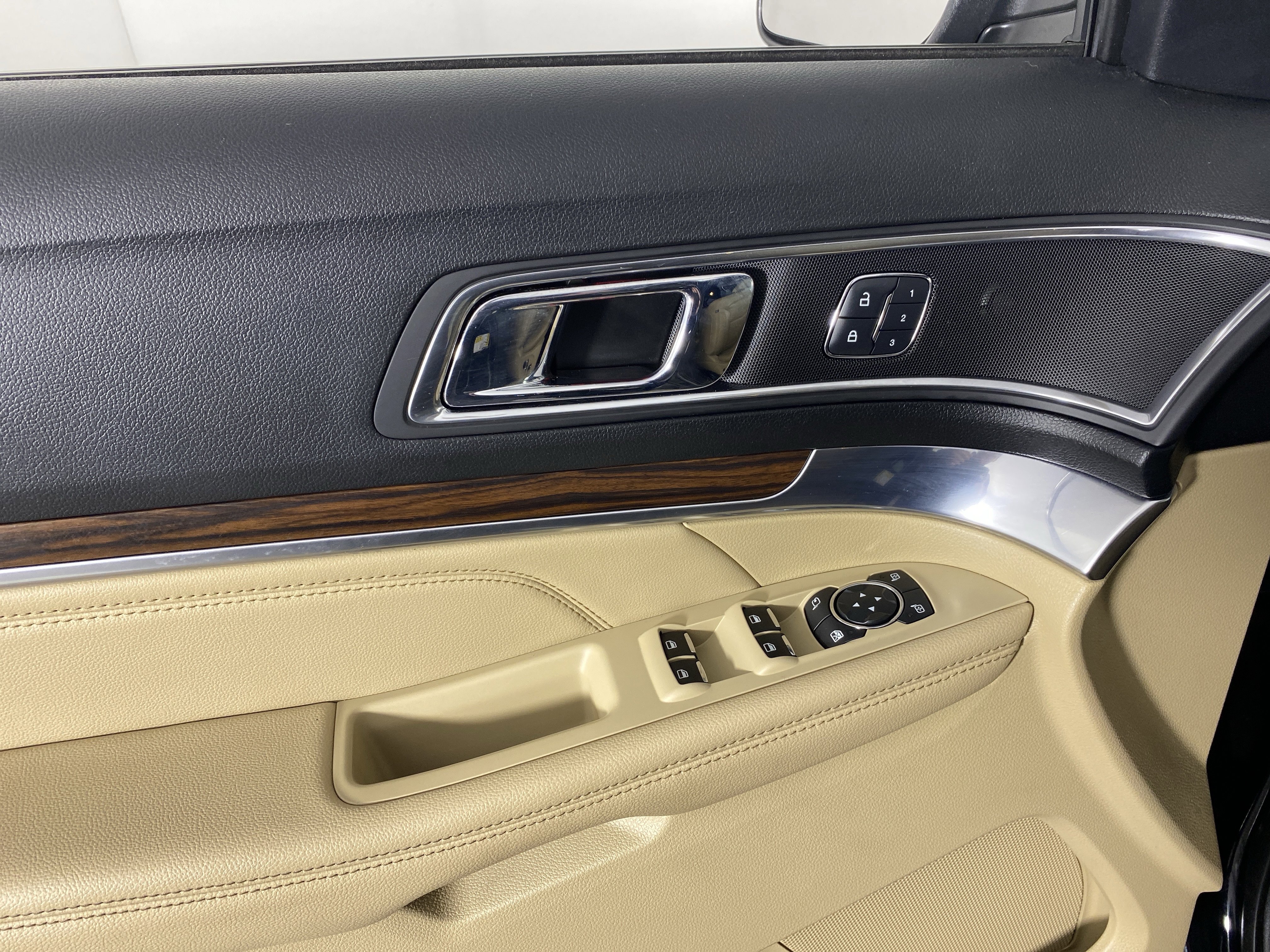 Used 2017 Ford Explorer Limited AWD/4WD image 15