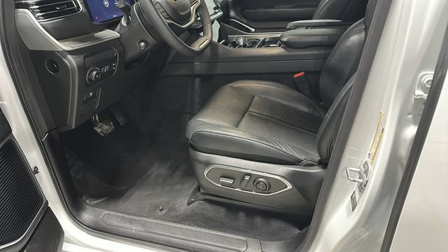 Used 2024 Jeep Wagoneer L Series II w/ Flexible Seating Group AWD/4WD image 9