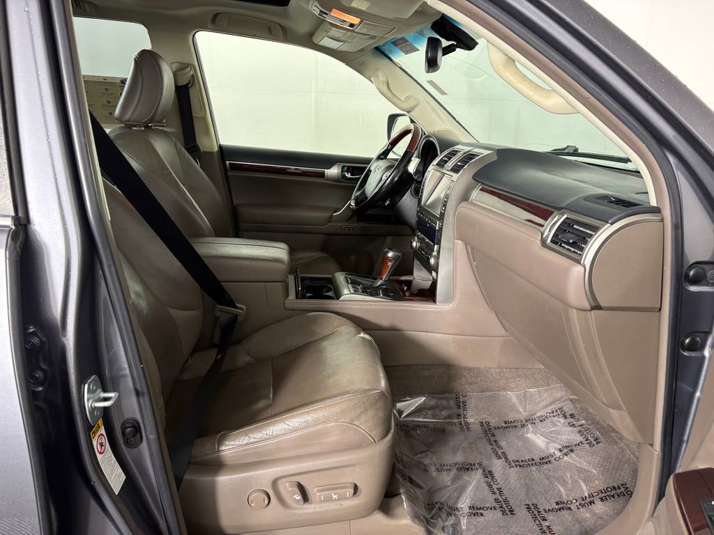 Used 2016 Lexus GX 460 w/ Premium Package AWD/4WD image 36