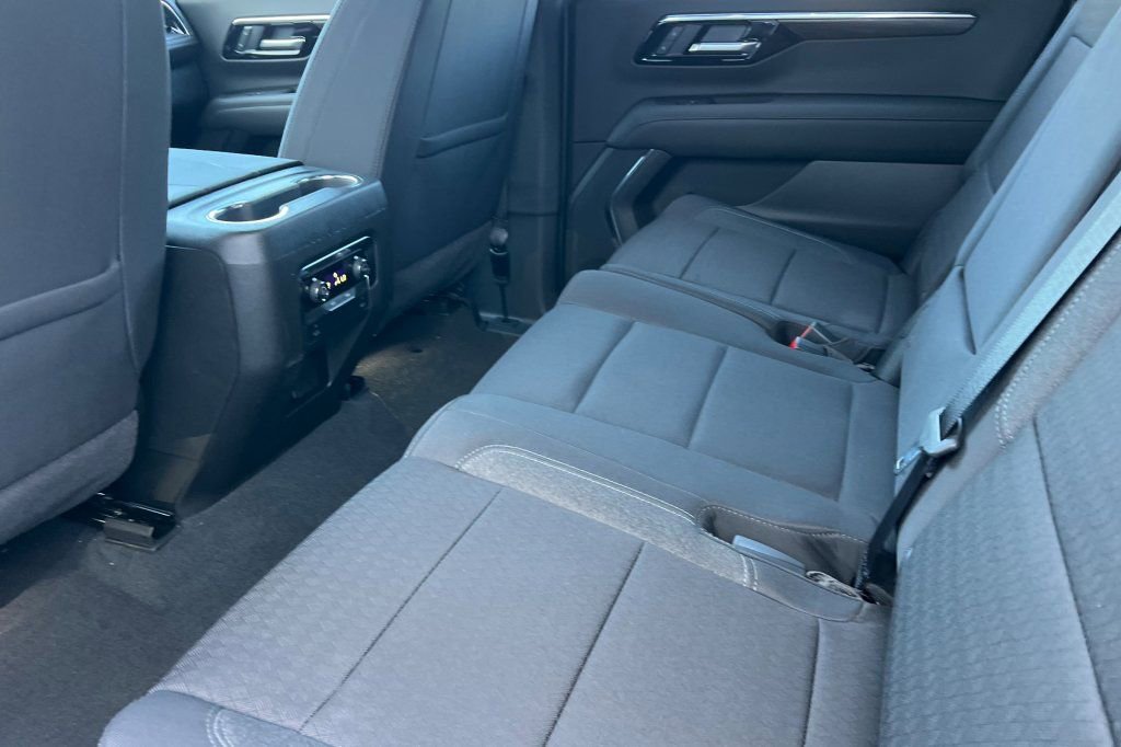 New 2026 Chevrolet Suburban LS w/ LS Custom Edition AWD/4WD image 9