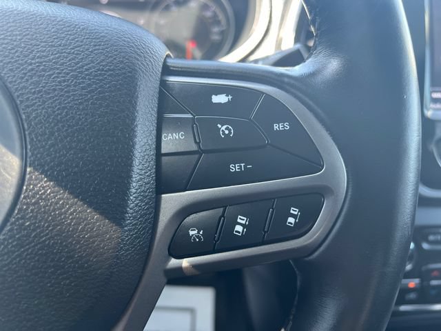 Used 2019 Jeep Cherokee Overland w/ Technology Group AWD/4WD image 16