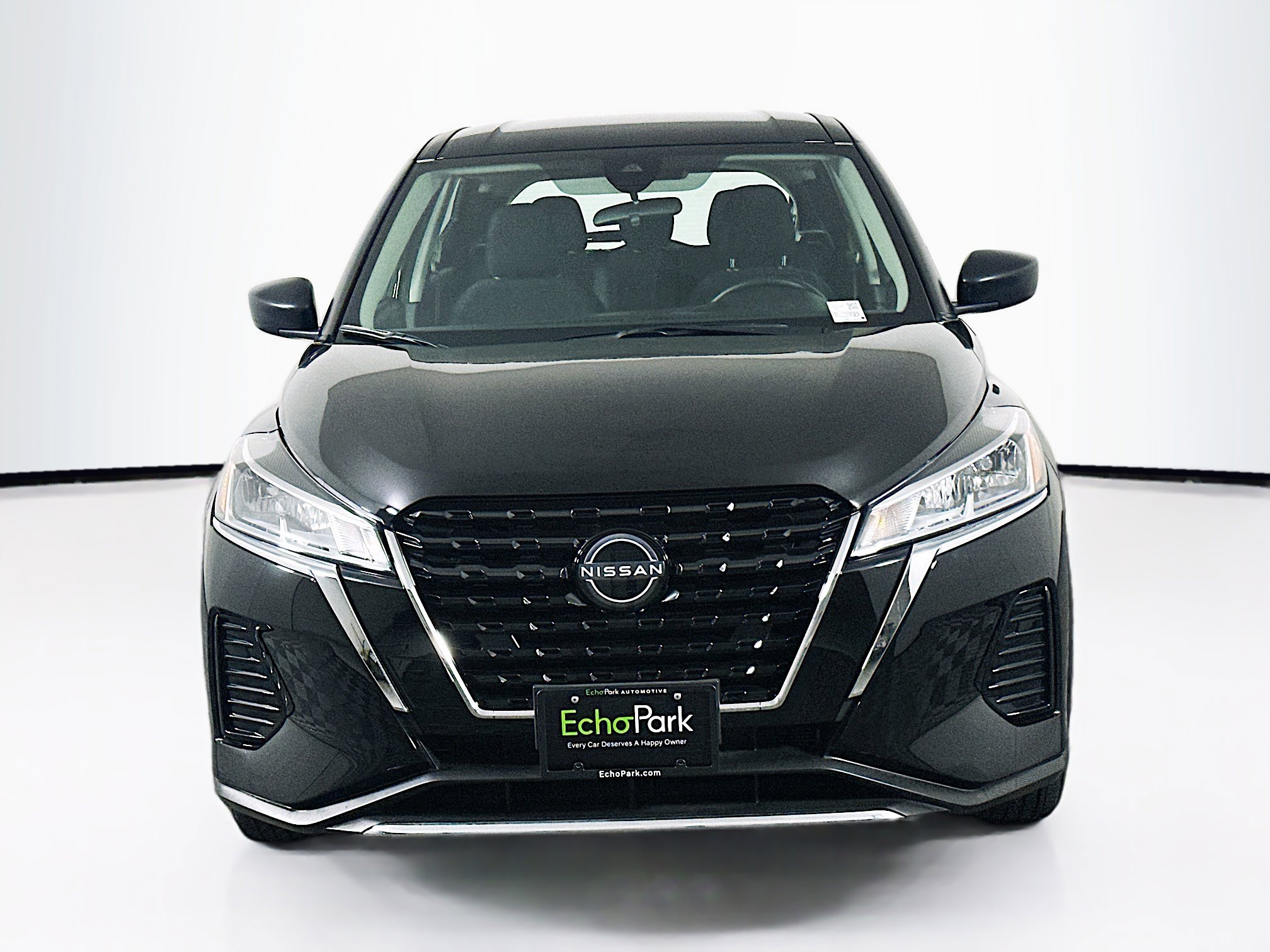 Used 2024 Nissan Kicks S image 2