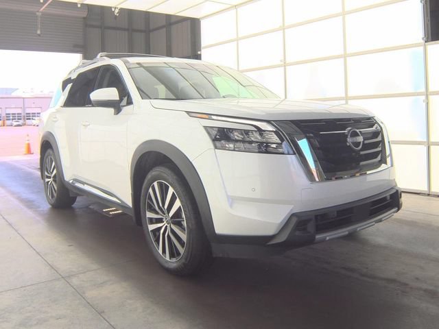 Used 2025 Nissan Pathfinder Platinum w/ Cargo Package FWD image 5