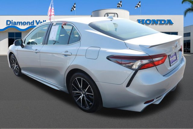Used 2021 Toyota Camry SE FWD image 4