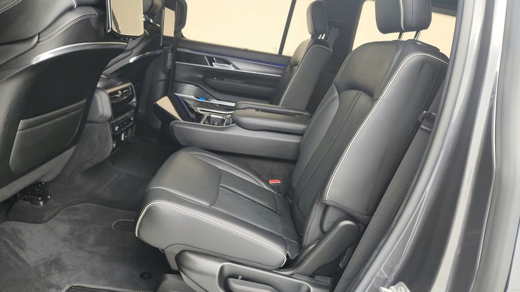 Used 2022 Jeep Grand Wagoneer Series II image 30