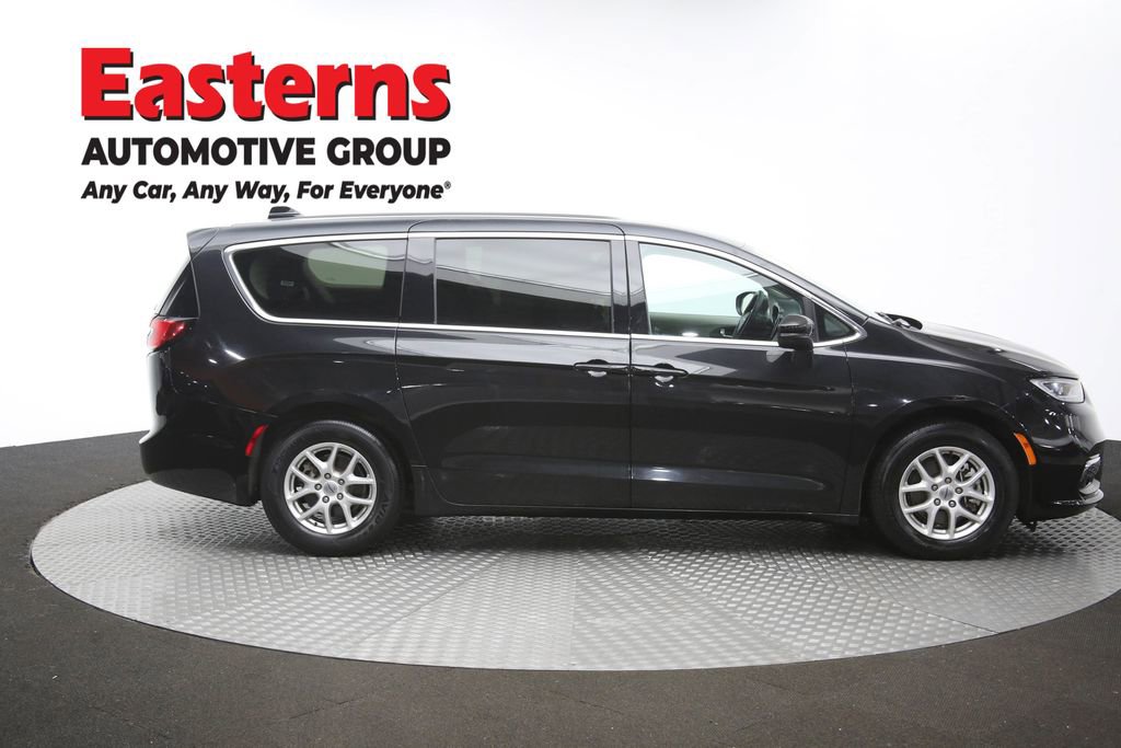 Used 2023 Chrysler Pacifica Touring-L FWD image 47