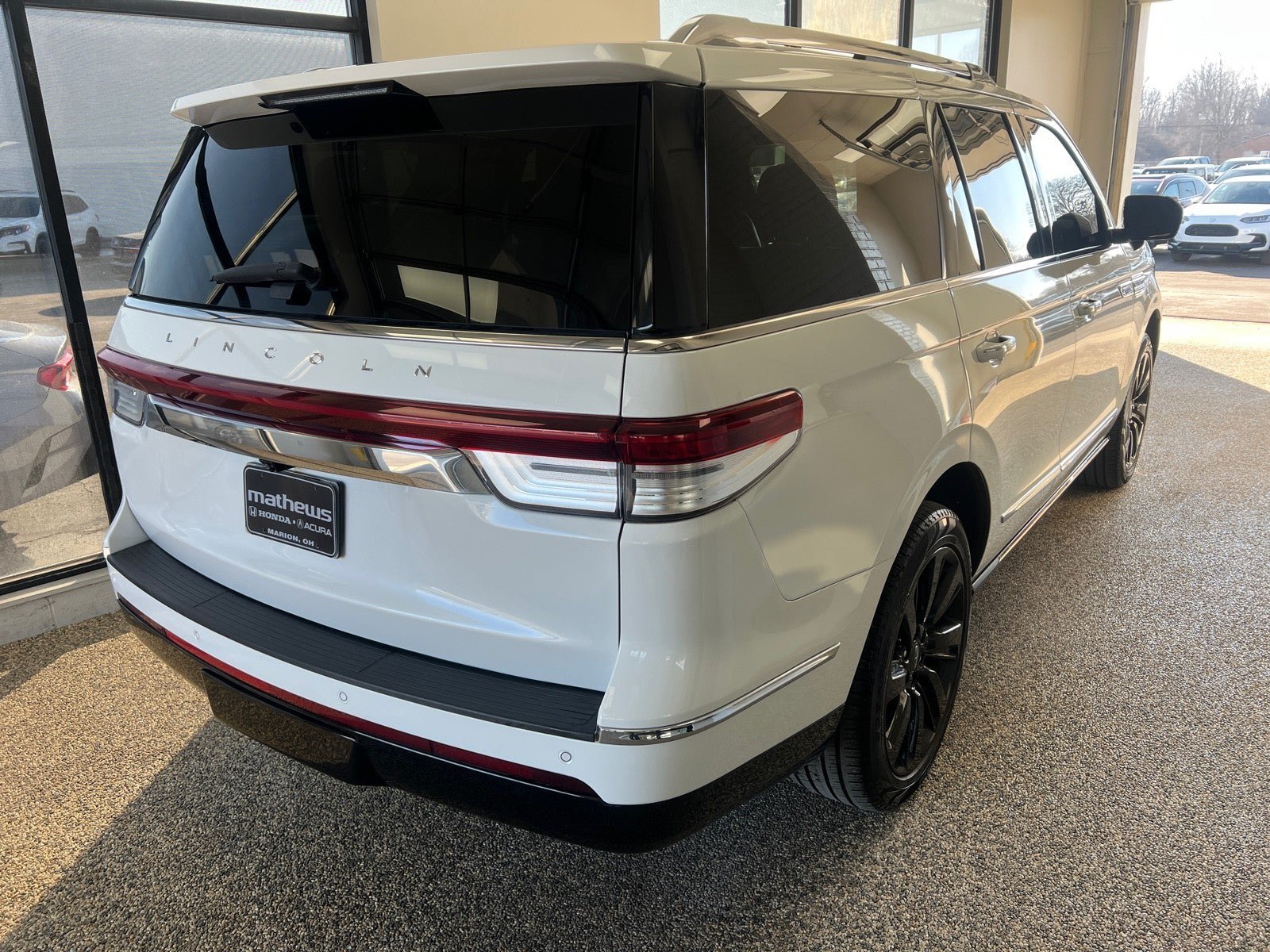 Used 2024 Lincoln Navigator Reserve AWD/4WD image 2