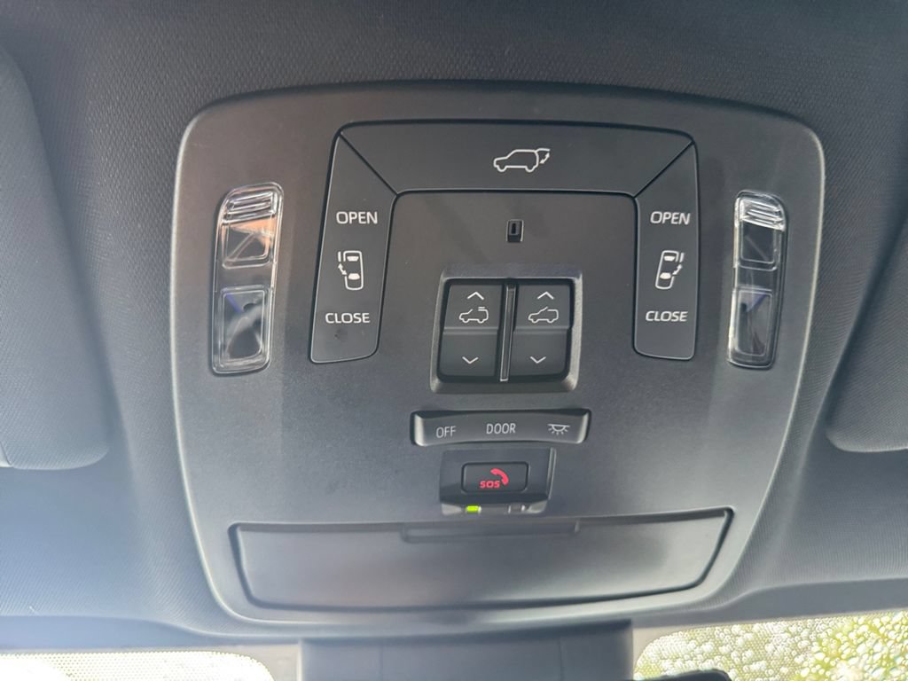 Used 2025 Toyota Sienna Limited AWD/4WD image 26