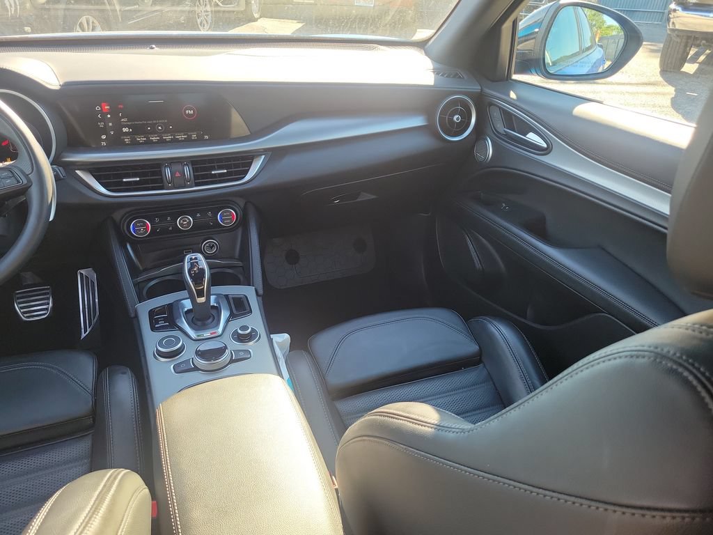 Used 2025 Alfa Romeo Stelvio Sprint AWD/4WD image 15